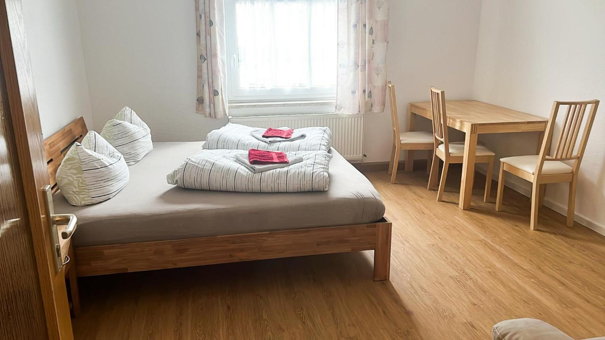 Grosse & Voll Ausgestattete Apartments, Studios, Doppelzimmer, Workspace, Parkplatz, Netflix, Prime & Schnelles Wifi In Ruhiger Lage Mit Garten Rudolstadt Cameră foto