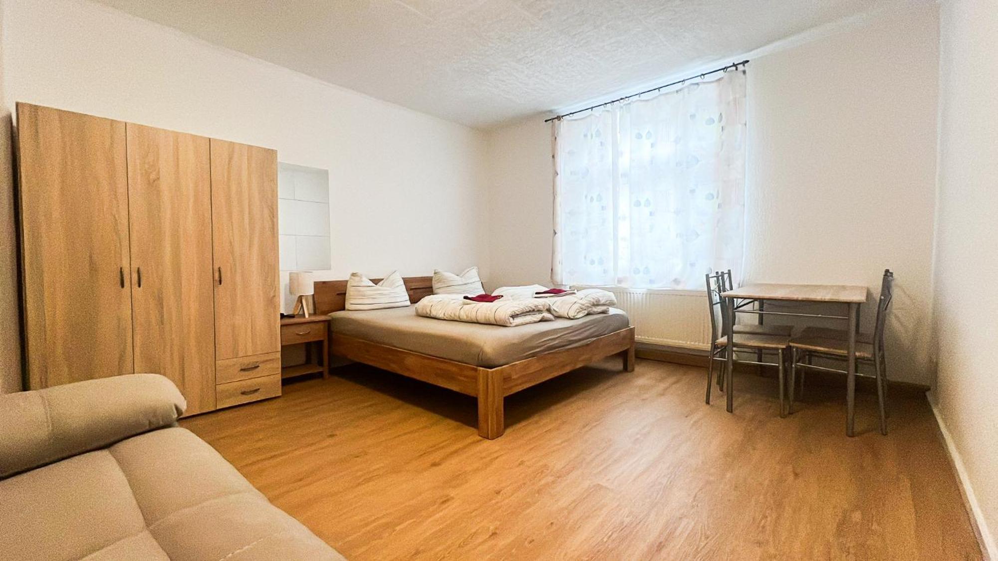 Grosse & Voll Ausgestattete Apartments, Studios, Doppelzimmer, Workspace, Parkplatz, Netflix, Prime & Schnelles Wifi In Ruhiger Lage Mit Garten Rudolstadt Cameră foto