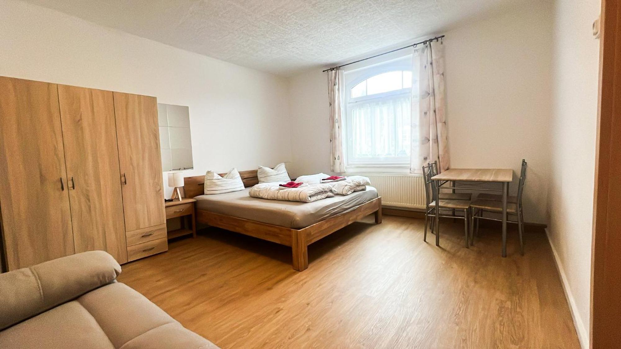 Grosse & Voll Ausgestattete Apartments, Studios, Doppelzimmer, Workspace, Parkplatz, Netflix, Prime & Schnelles Wifi In Ruhiger Lage Mit Garten Rudolstadt Cameră foto